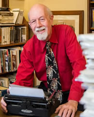 Jim Knoop with his typewriter