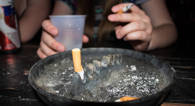 ash tray with cigarette butts
