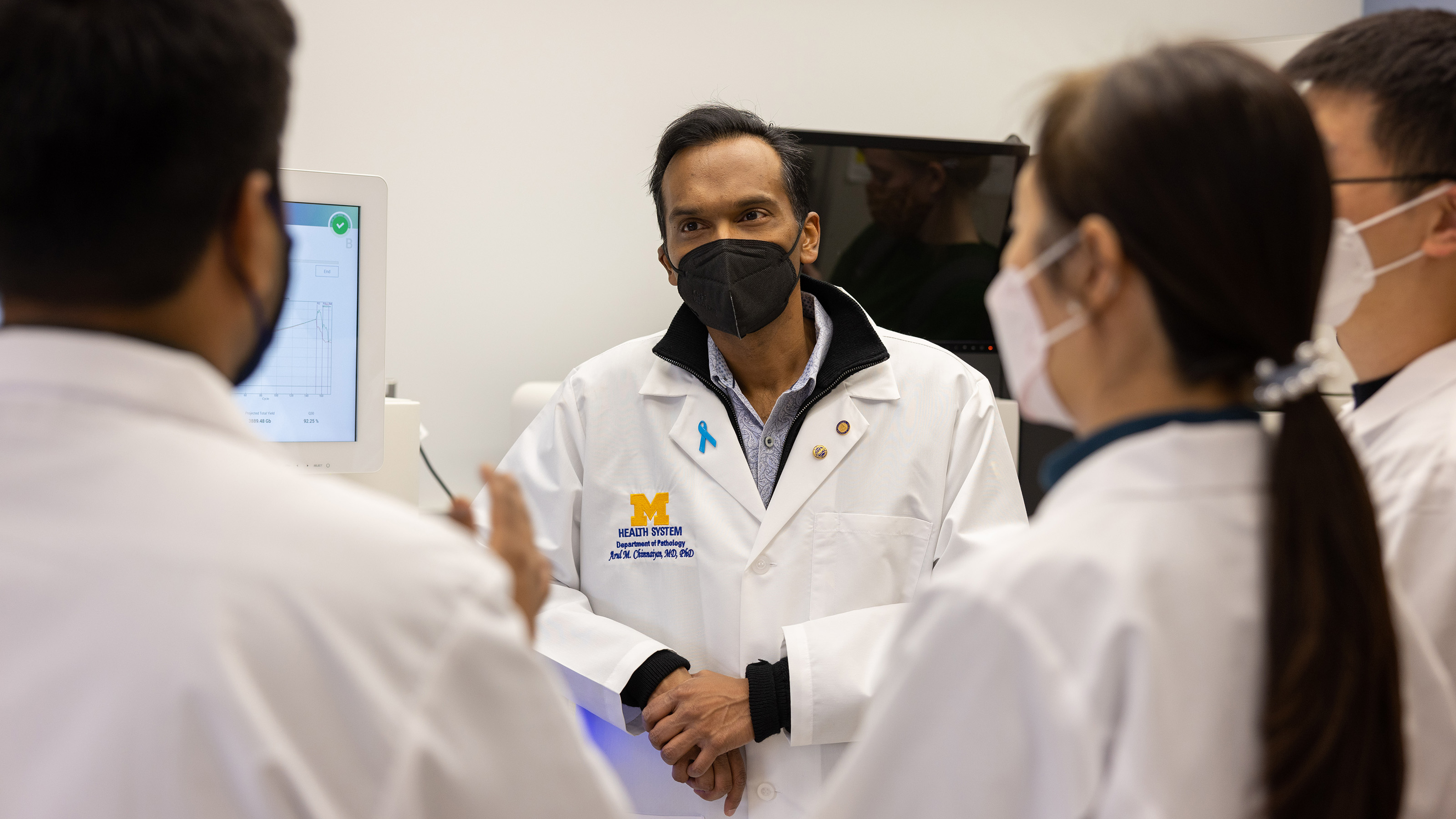 Dr. Chinnaiyan in the lab with colleagues. | Image provided by the Rogel Cancer Center.
